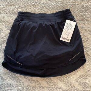 Black lululemon shorty Hot HR Skirt - Size 8